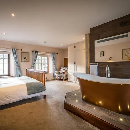 Luxury 1 Bed - Great Location - Peaceful-hot Tub וילה