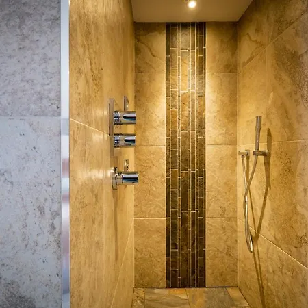 Luxury 1 Bed - Great Location - Peaceful-hot Tub