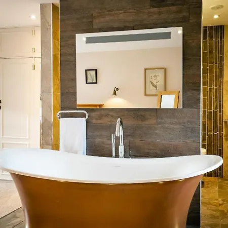 Luxury 1 Bed - Great Location - Peaceful-hot Tub *