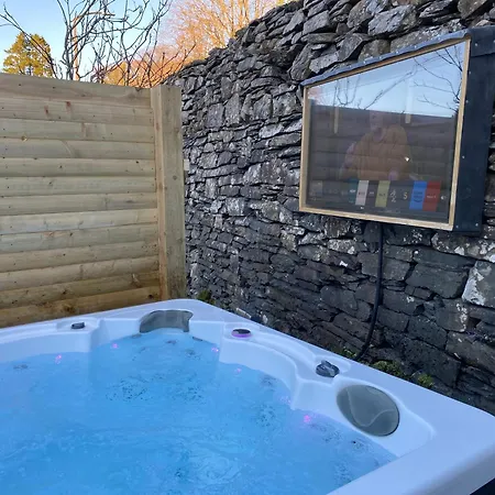 Luxury 1 Bed - Great Location - Peaceful-hot Tub *