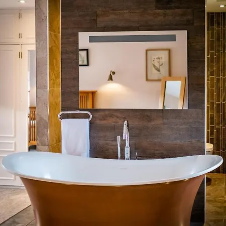 Villa Luxury 1 Bed - Great Location - Peaceful-hot Tub Bowness-on-Windermere