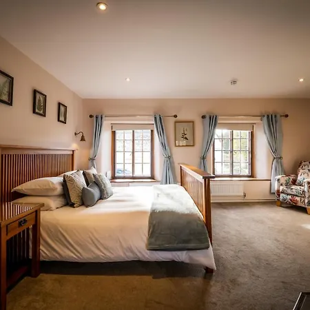 Luxury 1 Bed - Great Location - Peaceful-hot Tub Villa