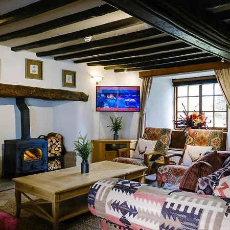 Villa Luxury 1 Bed - Great Location - Peaceful-hot Tub *