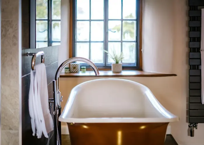 Luxury 1 Bed - Great Location - Peaceful-hot Tub *