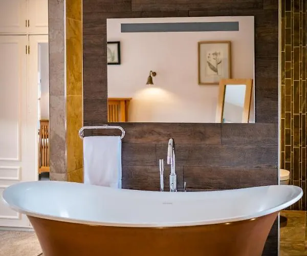 Villa Luxury 1 Bed - Great Location - Peaceful-hot Tub Bowness-on-Windermere