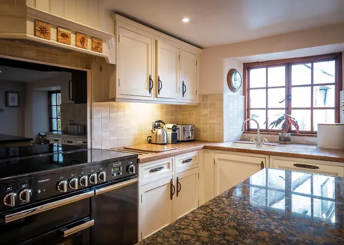 Luxury 1 Bed - Great Location - Peaceful-hot Tub Villa *