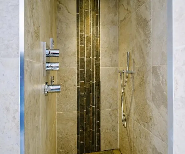 Luxury 1 Bed - Great Location - Peaceful-hot Tub Villa Bowness-on-Windermere