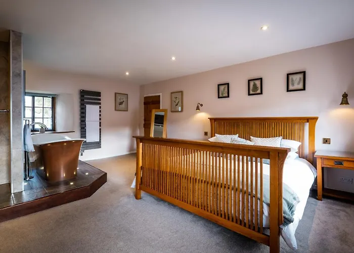 Villa Luxury 1 Bed - Great Location - Peaceful-hot Tub *