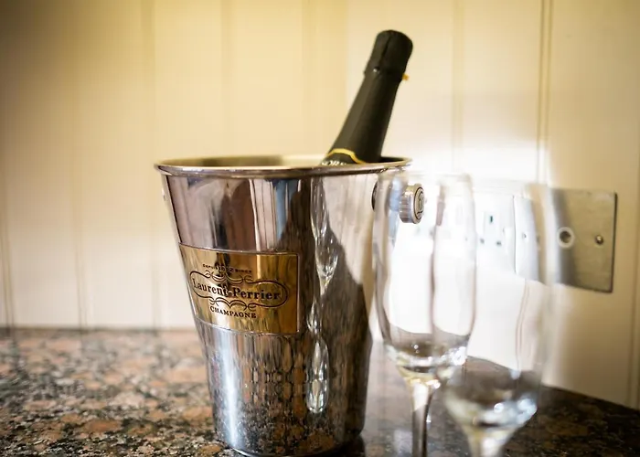 Villa Luxury 1 Bed - Great Location - Peaceful-hot Tub *