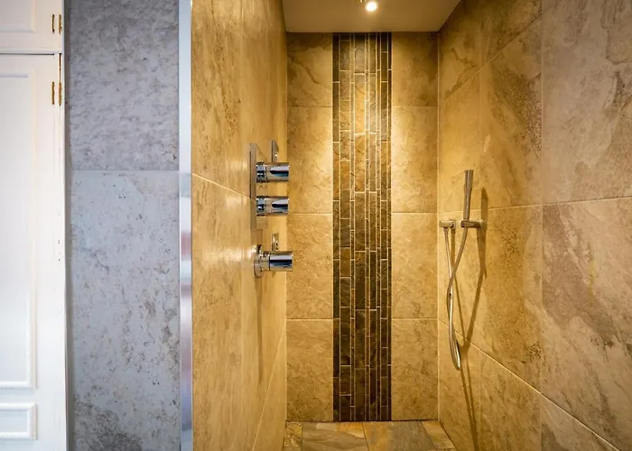 Luxury 1 Bed - Great Location - Peaceful-hot Tub