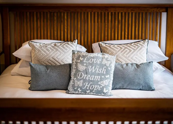 Luxury 1 Bed - Great Location - Peaceful-hot Tub * Bowness-on-Windermere