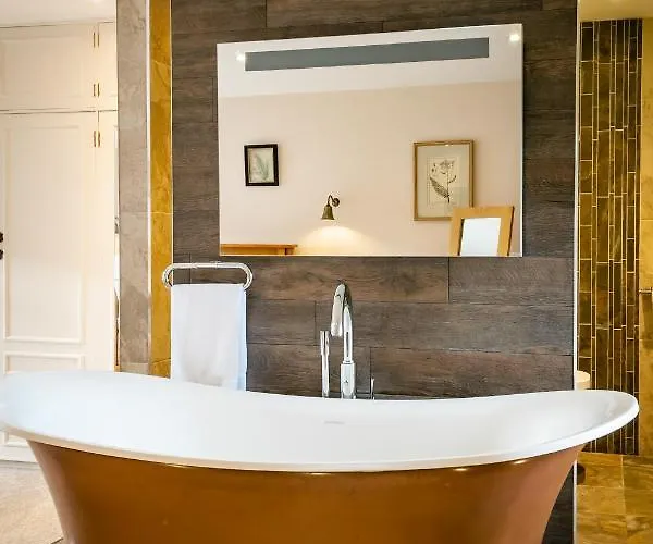 Luxury 1 Bed - Great Location - Peaceful-hot Tub *