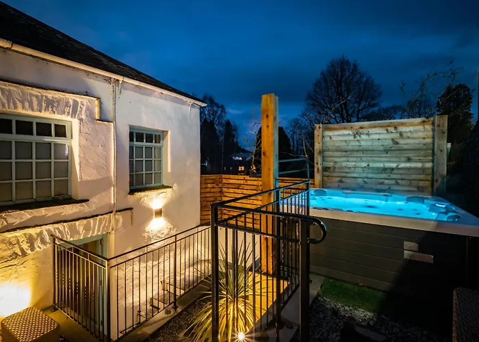 Luxury 1 Bed - Great Location - Peaceful-hot Tub Villa