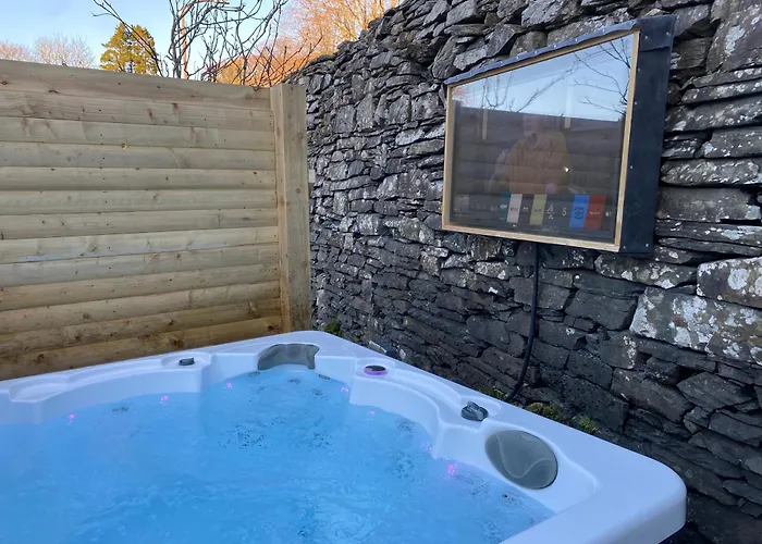 Luxury 1 Bed - Great Location - Peaceful-hot Tub *