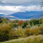 Luxury 1 Bed - Great Location - Peaceful-hot Tub * Bowness-on-Windermere