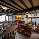 Luxury 1 Bed - Great Location - Peaceful-hot Tub * Bowness-on-Windermere