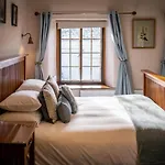 Luxury 1 Bed - Great Location - Peaceful-hot Tub *