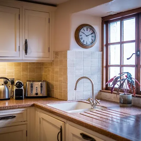 Luxury 1 Bed - Great Location - Peaceful-hot Tub 빌라 *