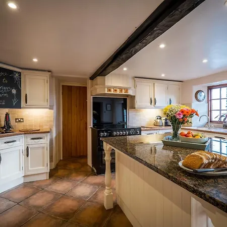 Luxury 1 Bed - Great Location - Peaceful-hot Tub