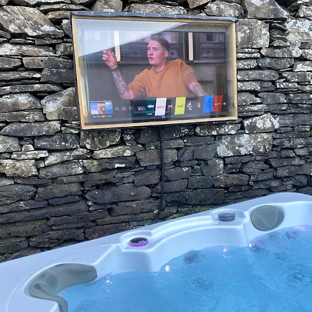 Luxury 1 Bed - Great Location - Peaceful-hot Tub